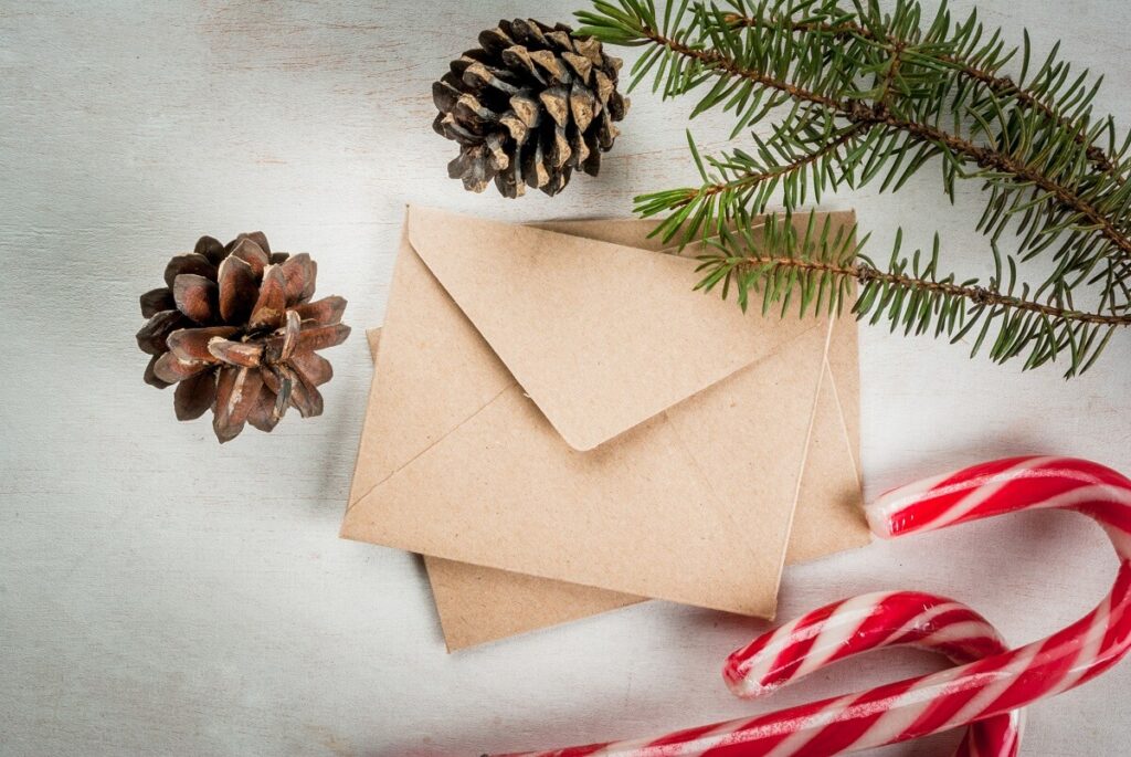 How to Design Holiday Cards for Client Retention - Complete Mailing & Printing